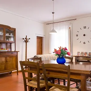 bright-holiday-home-in-the-countryside-near-pisa.it-tuscanyhotel.com/