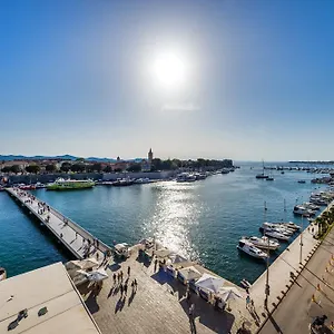 https://harbour-lounge-apartment.hotelinzadar.com